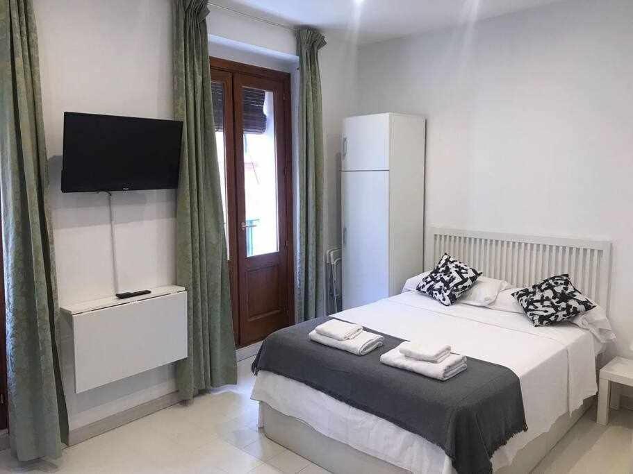 Un Genial Estudio En El Barrio Cortes Apartment Madrid